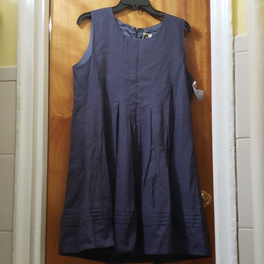 Dress - Picture 2 of 4
